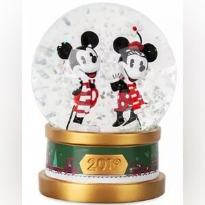 Disney 2019 Snow globe Collectible